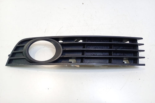 Grila proiector stanga 8E0807681A Audi A4 B6 [2000 - 2005]