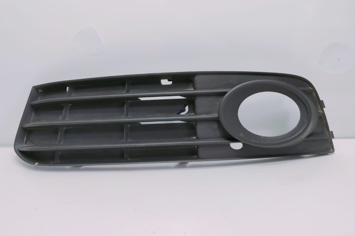 Grila proiector stanga 8K0807681A Audi A4 B8/8K [2007 - 2011]