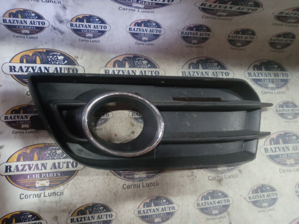 Grila proiector stanga Audi A1 2012