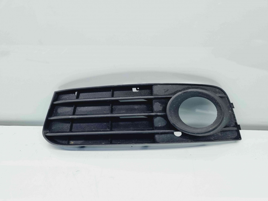 Grila proiector stanga Audi A4 (8K2, B8.5) Facelift [Fabr 2008-2015] 8K0807681A