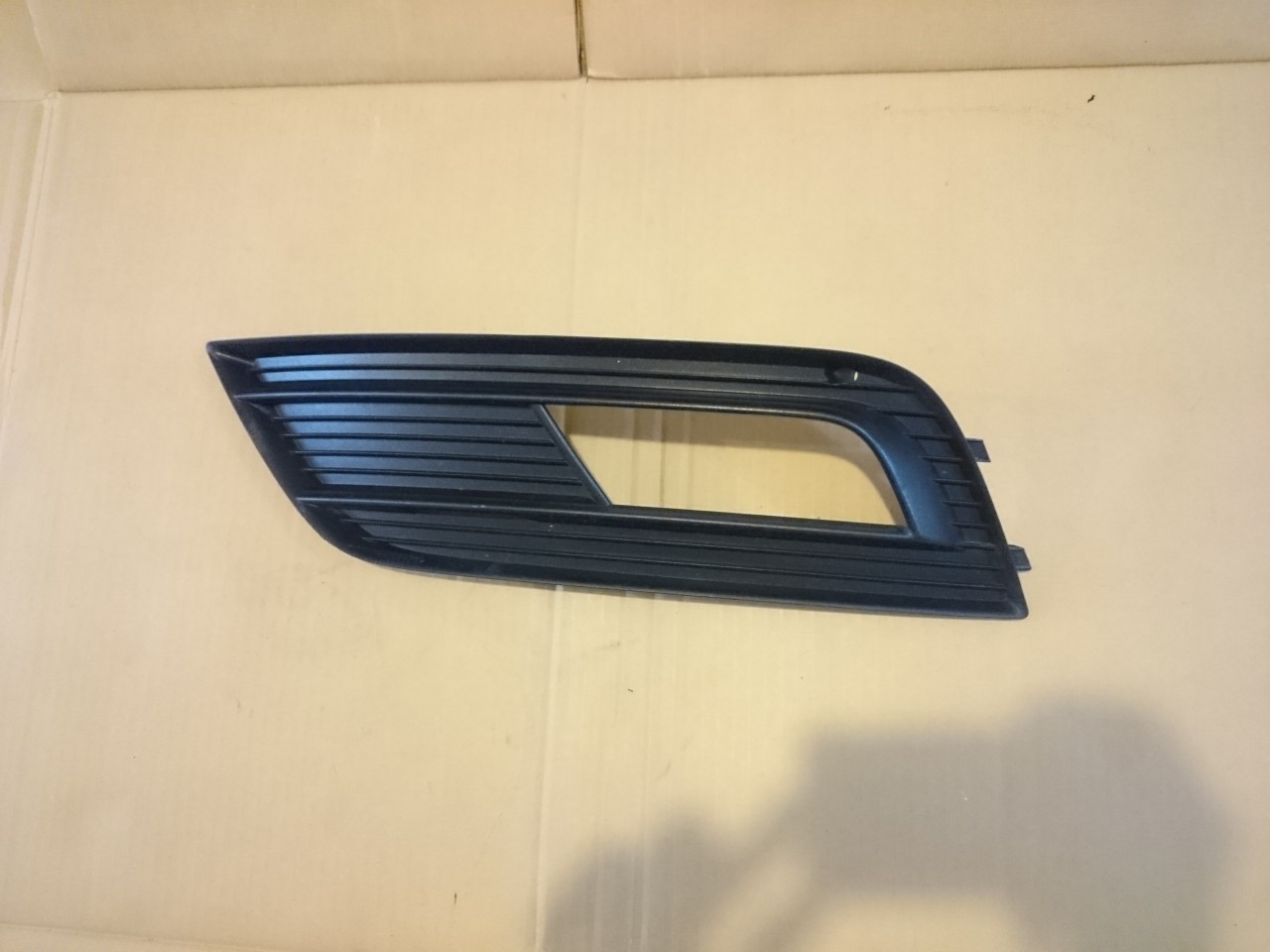 Grila proiector stanga AUDI A4 Quattro (2012-2016) Cod 8K0807681K