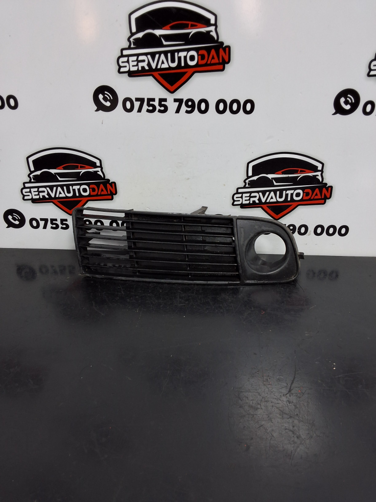 Grila proiector stanga Audi A6 (1997-2004) [4B, C5] 1.9 Motorina 2002, 4B0807682