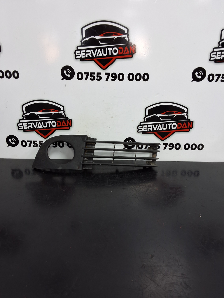 Grila proiector stanga Audi A6 (1997-2004) [4B, C5] 1.9 Motorina 1997, 4B0807681T