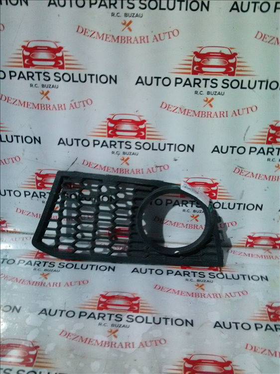Grila proiector stanga BMW F11 3.0 D an fabr. 2011