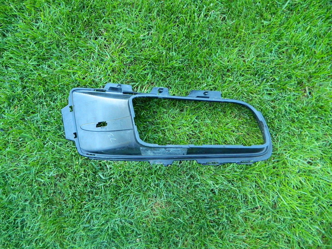 Grila proiector stanga BMW X5 E70 model 2010