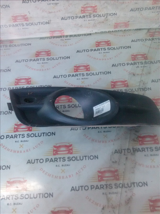 Grila proiector stanga CHEVROLET CRUZE 1.8 B an fabr. 2011