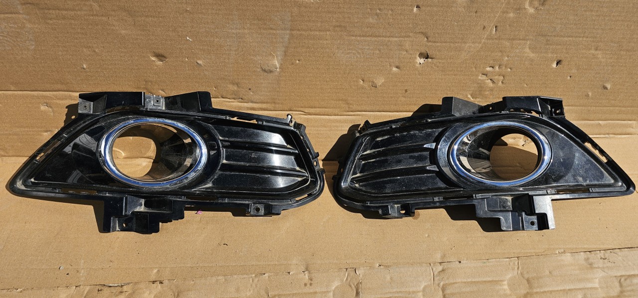 Grila proiector stanga / dreapta Ford Mondeo mk5 2015 2016 2017 2018 2019