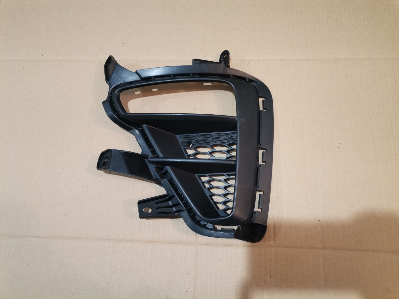 Grila proiector stanga Kia Ceed 3 lll (2018- 2020) cod 86563-J7000