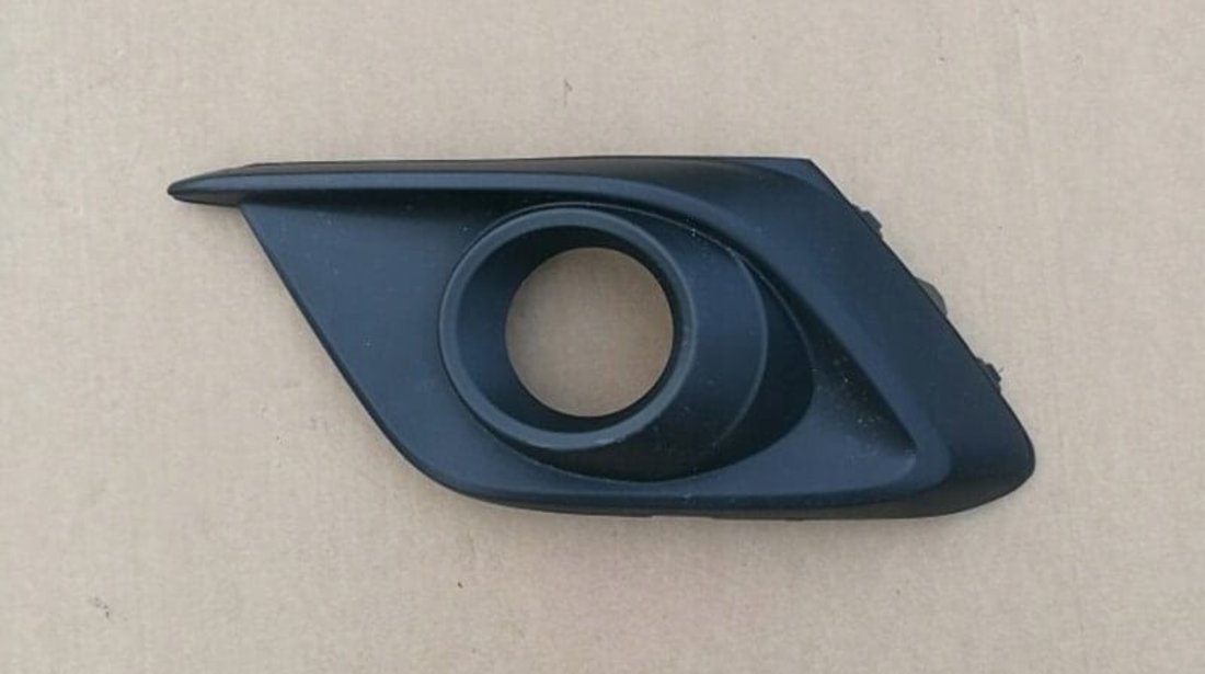 Grila proiector stanga Mazda 3 (2013-2015) cod BJS8-50C21