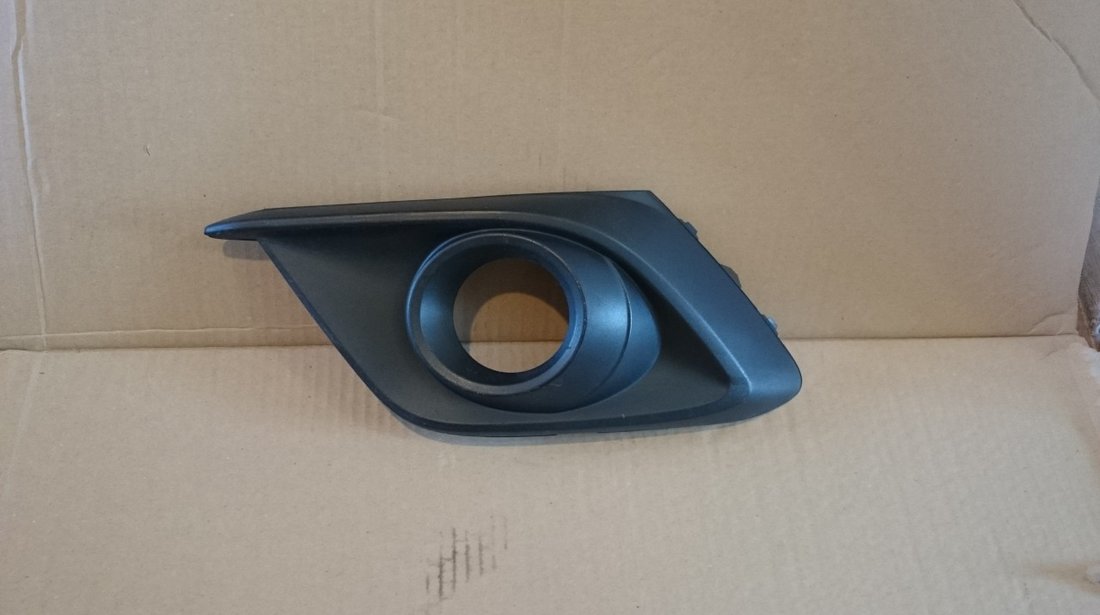 Grila proiector stanga Mazda 3 (2014-2016) cod BJS850C21