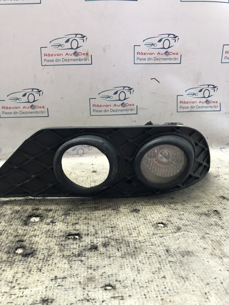 Grila proiector stanga Mercedes C-Class W204 2011