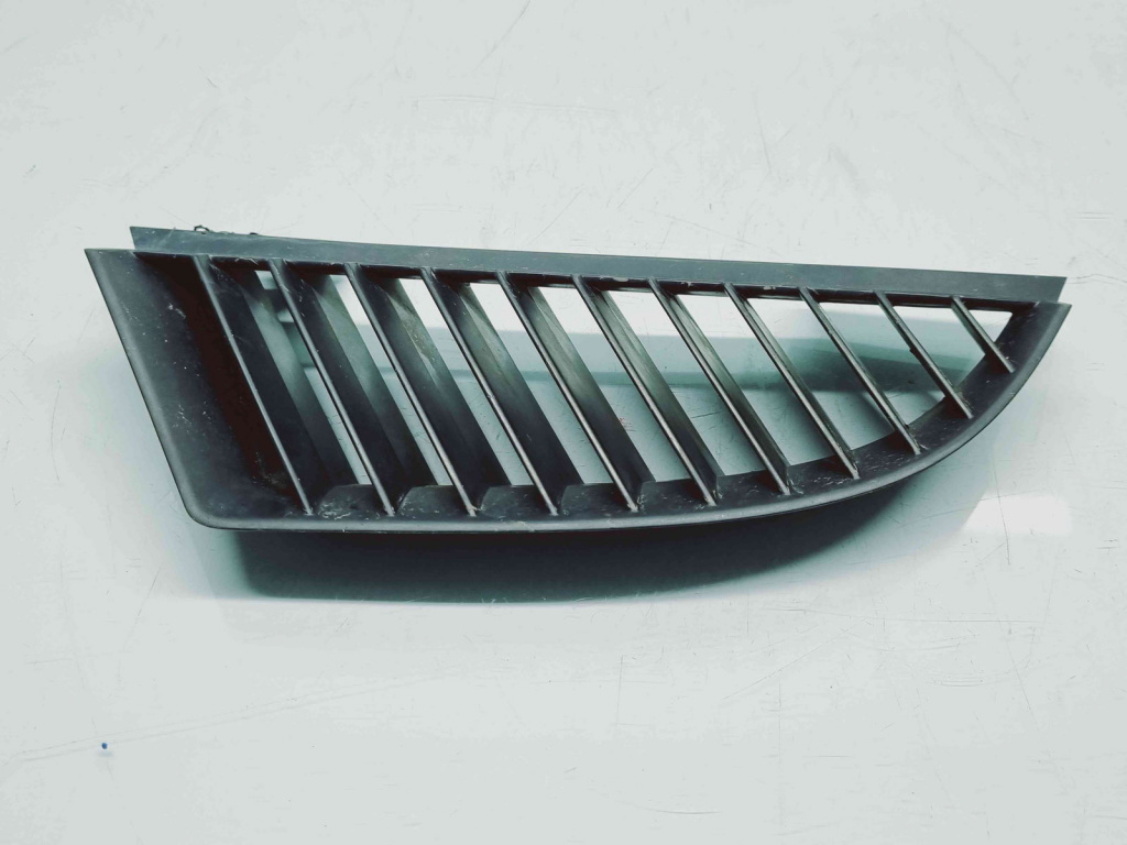 Grila proiector stanga MITSUBISHI Colt [Fabr 2002-2013] MN127773
