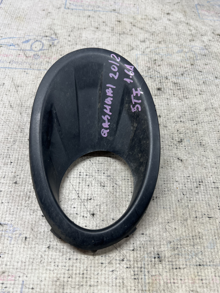 Grila proiector stanga Nissan Qashqai 2012