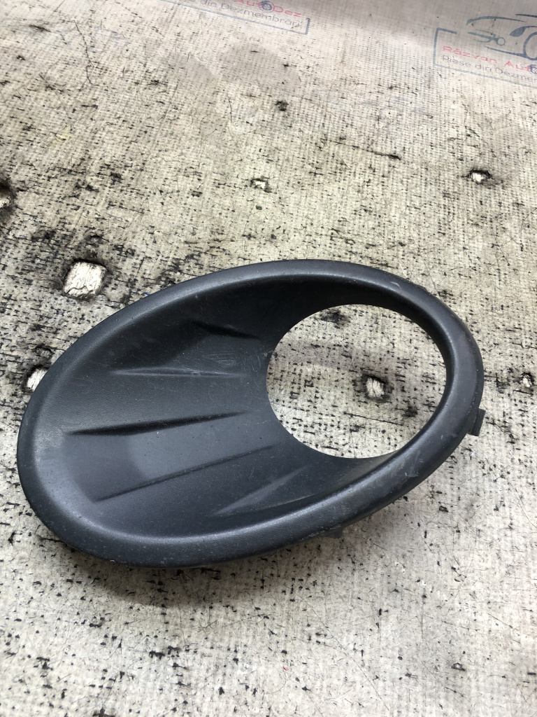 Grila proiector stanga Nissan Qashqai 2012