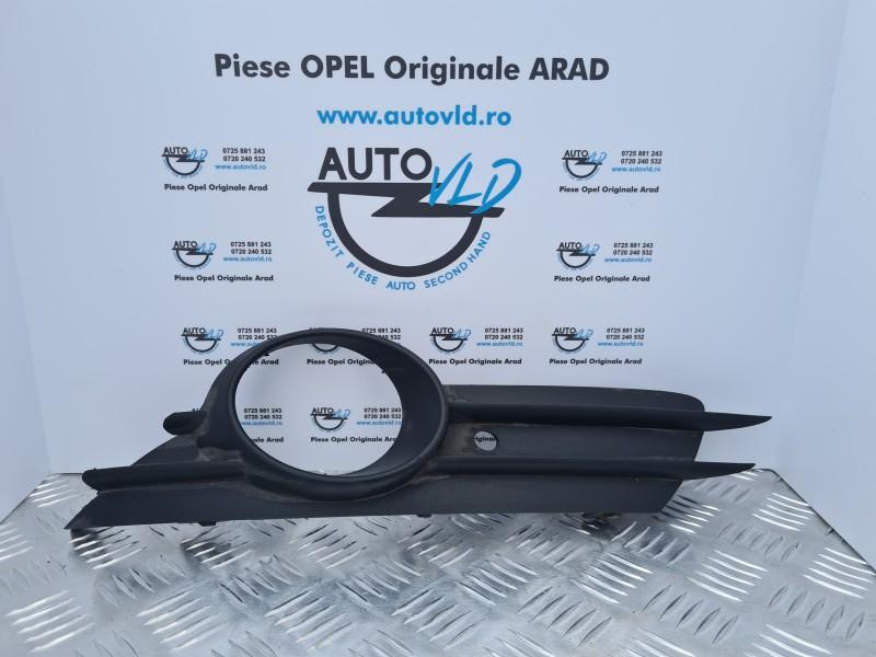 Grila proiector stanga Opel Corsa D 2006-2010 13211478