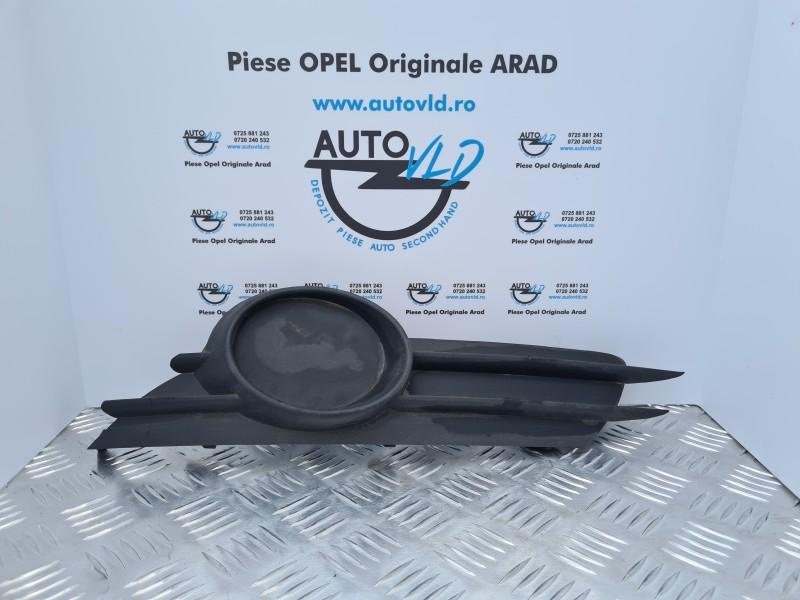 Grila proiector stanga Opel Corsa D 2006-2010 13211480