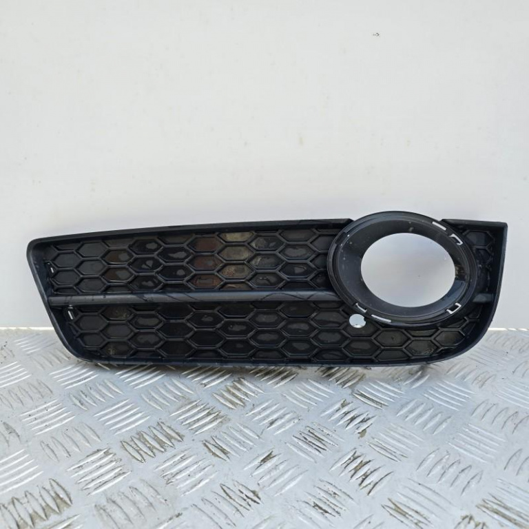 Grila proiector stanga S line Audi A5 2007-2011 8T3 8T0807681