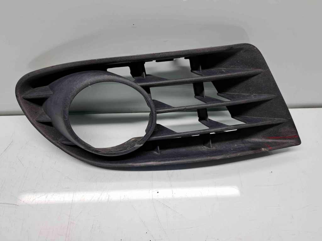 Grila proiector stanga Volkswagen Golf 5 Plus (5M1) [Fabr 2005-2008] 5M0853665C