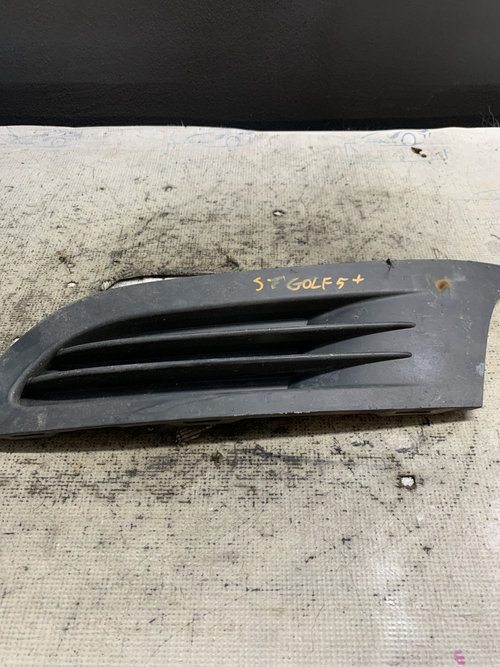 Grila proiector stanga Volkswagen Golf 5 Plus - Motorina 2007, 5M0853665M