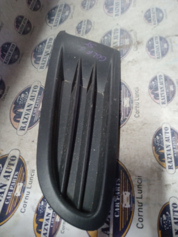 Grila proiector stanga Volkswagen Golf 6 2012