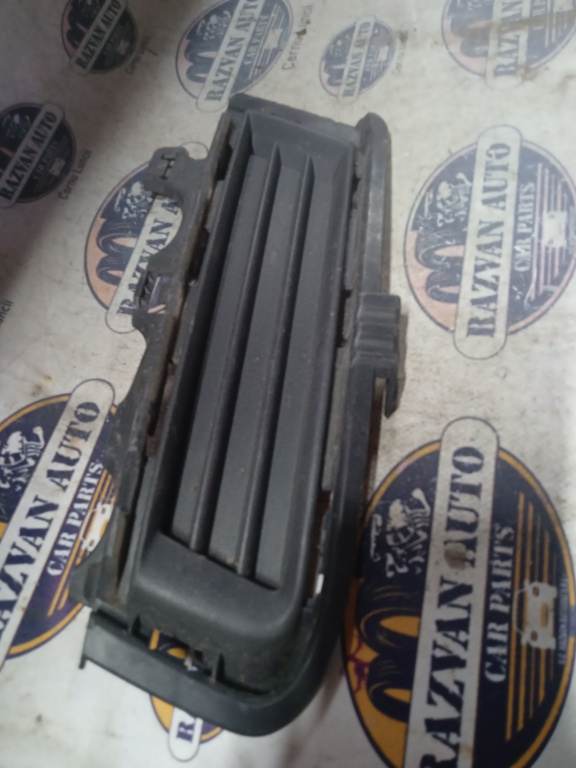 Grila proiector stanga Volkswagen Golf 7 2014