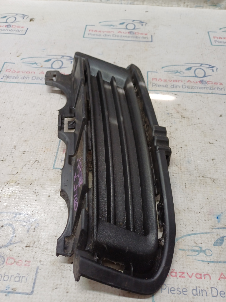 Grila proiector stanga Volkswagen Golf 7 - Motorina 2013, 5GO853211D