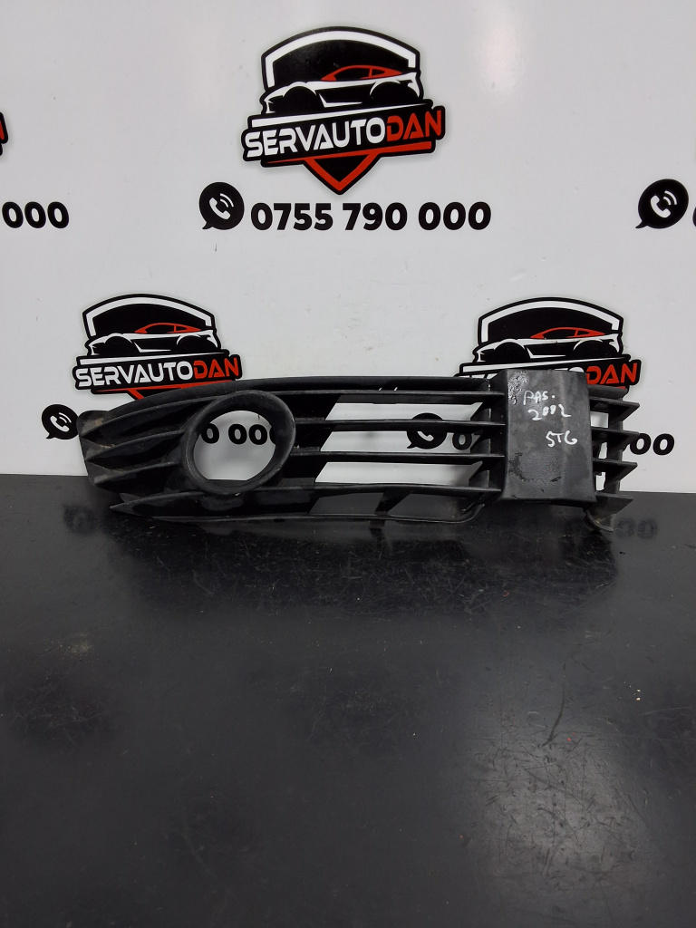 Grila proiector stanga Volkswagen Passat B5 (1996-2005) 1.9 Motorina 2002, 3B0853666L