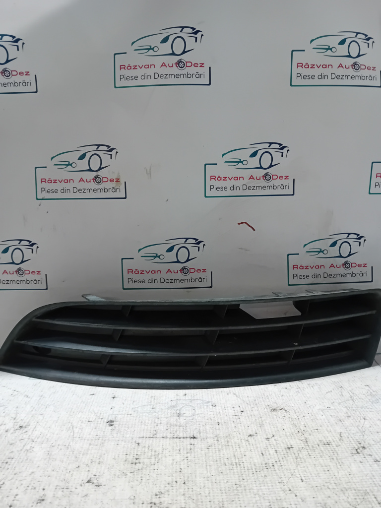 Grila proiector stanga Volkswagen Passat B6 2006