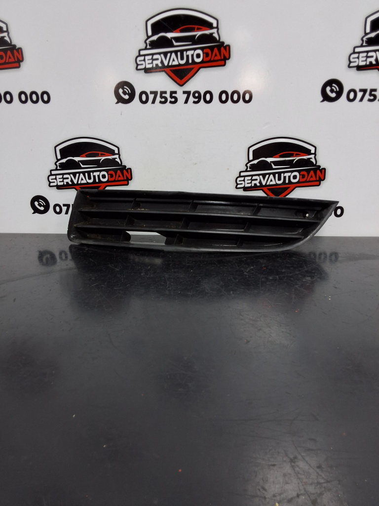 Grila proiector stanga Volkswagen Passat B6 3C (2005-2010) 2.0 Motorina 2005, 3C0853665