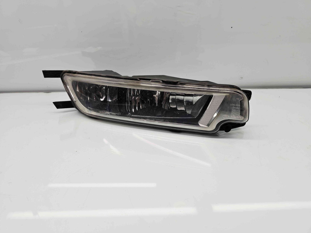 Grila proiector stanga Volkswagen Passat B8 (3G2) [Fabr 2015-prezent]