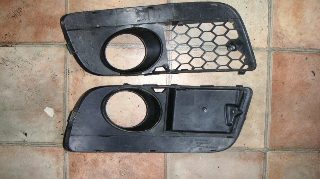 Grila Proiector stanga VW Golf 5 GTI (2003-2009), Jetta (2005-2010)