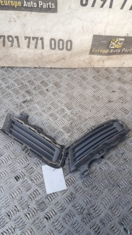 Grila proiector VW Golf 7 an 2015 cod 5G0853212D / 5G0853211D