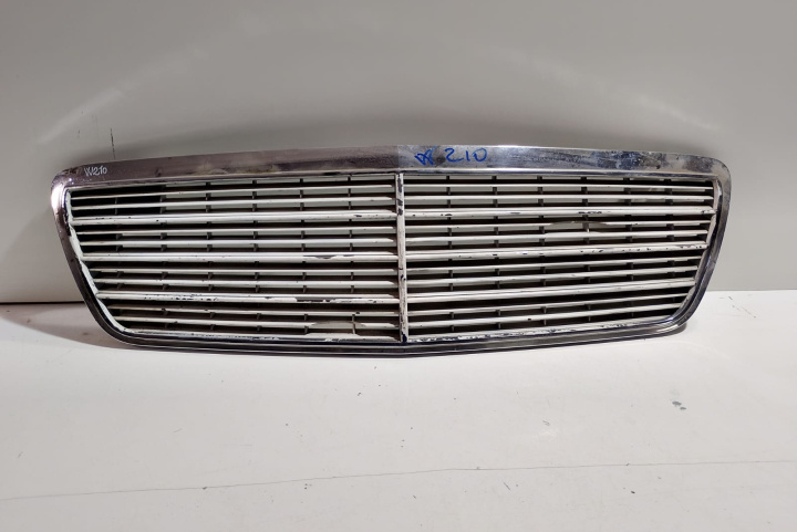 Grila radiator 2108800583 Mercedes-Benz E-Class W210 [facelift] [1999 - 2002]