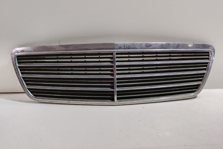 Grila radiator 2108800583 Mercedes-Benz E-Class W210/S210 [facelift] [1999 - 2002]