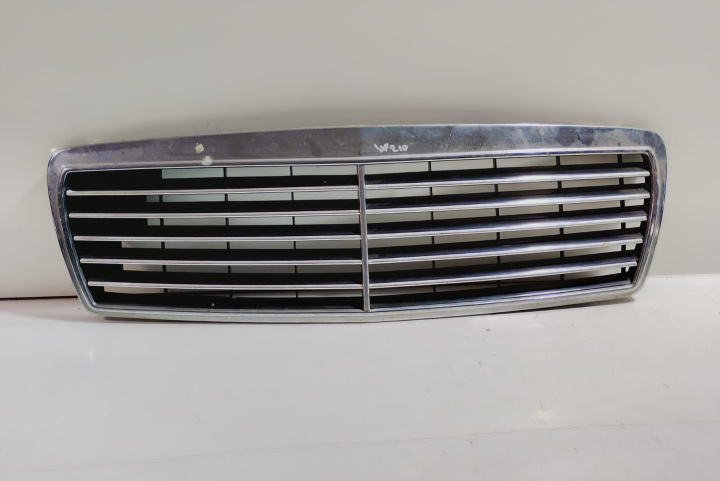 Grila radiator 2108880123 Mercedes-Benz E-Class W210/S210 [facelift] [1999 - 2002]