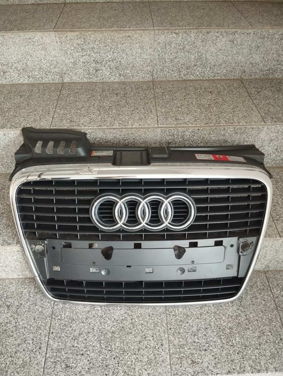 Grila radiator Audi A4B7 Cod 8EO853651J