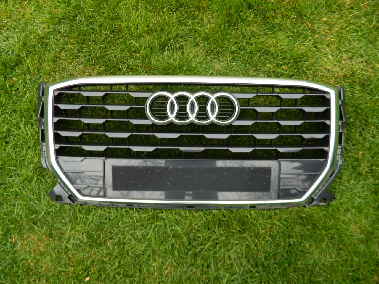 Grila radiator Audi Q2 model 2017-2021 cod 81A853651