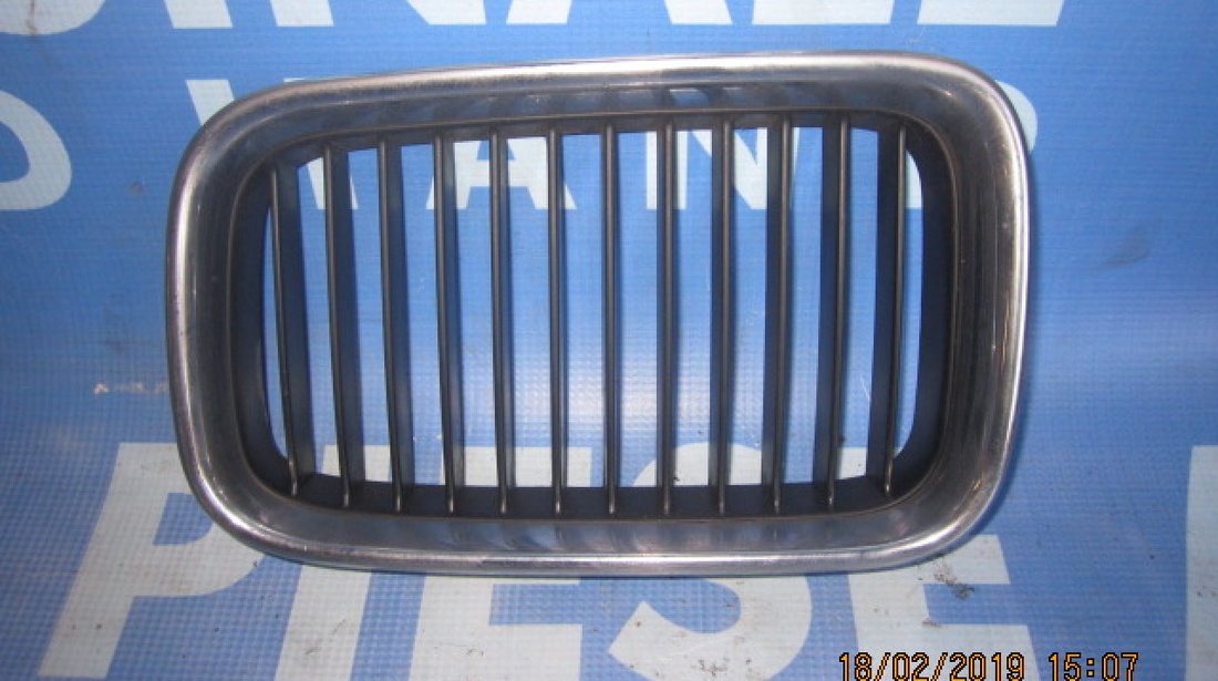 Grila radiator BMW E36; 8122237 // 8122238