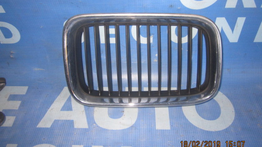 Grila radiator BMW E36; 8122237 // 8122238