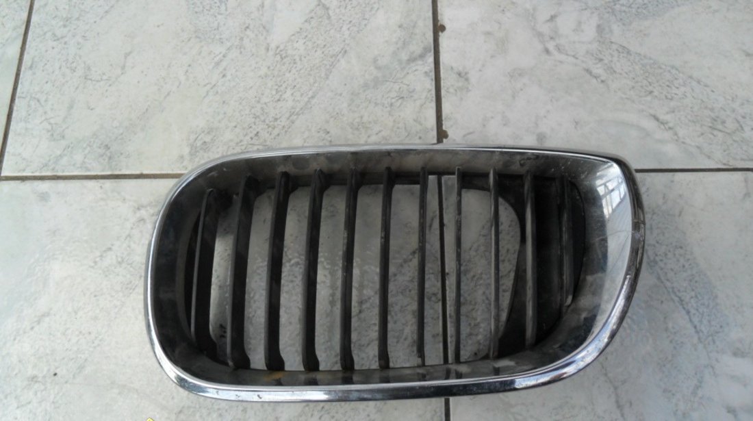 Grila radiator BMW E46 (urechi rupte)