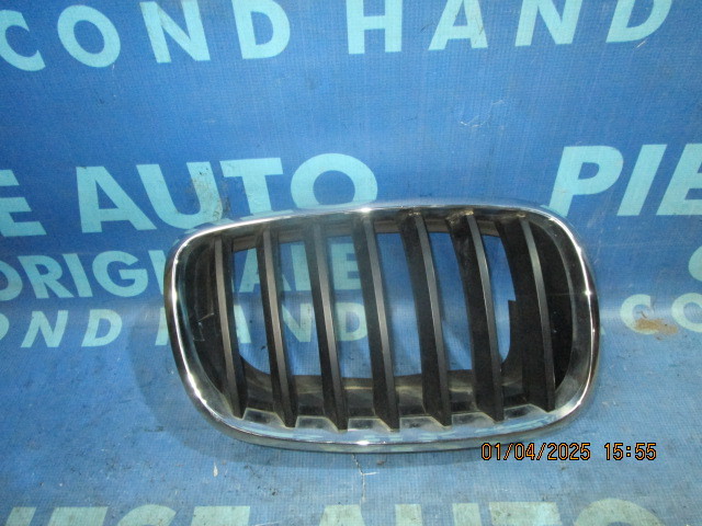 Grila radiator BMW E70 X5 2007;  7157688 (2 urechi de prindere rupte si fisurata)