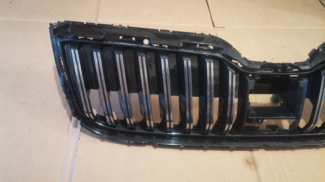 Grila radiator cu distronic Skoda Superb 3 Facelift (2016-2020) cod 3V0853653G, 3V0853653K