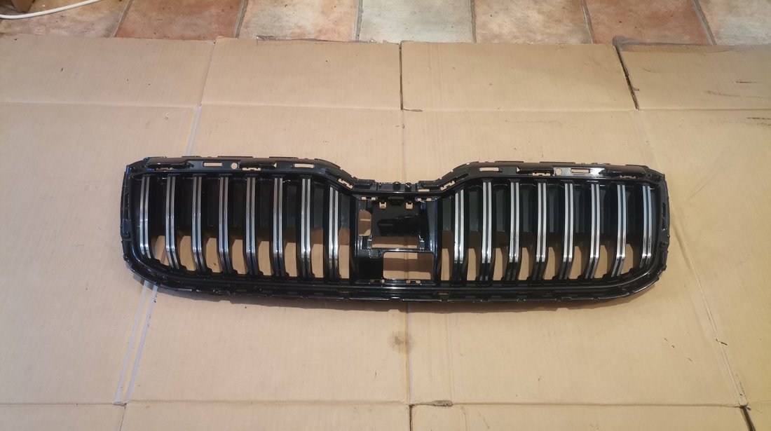 Grila radiator cu distronic Skoda Superb 3 Facelift (2016-2020) cod 3V0853653G, 3V0853653K