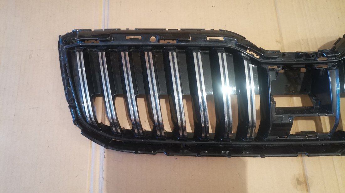 Grila radiator cu distronic Skoda Superb 3 Facelift (2016-2020) cod 3V0853653G, 3V0853653K