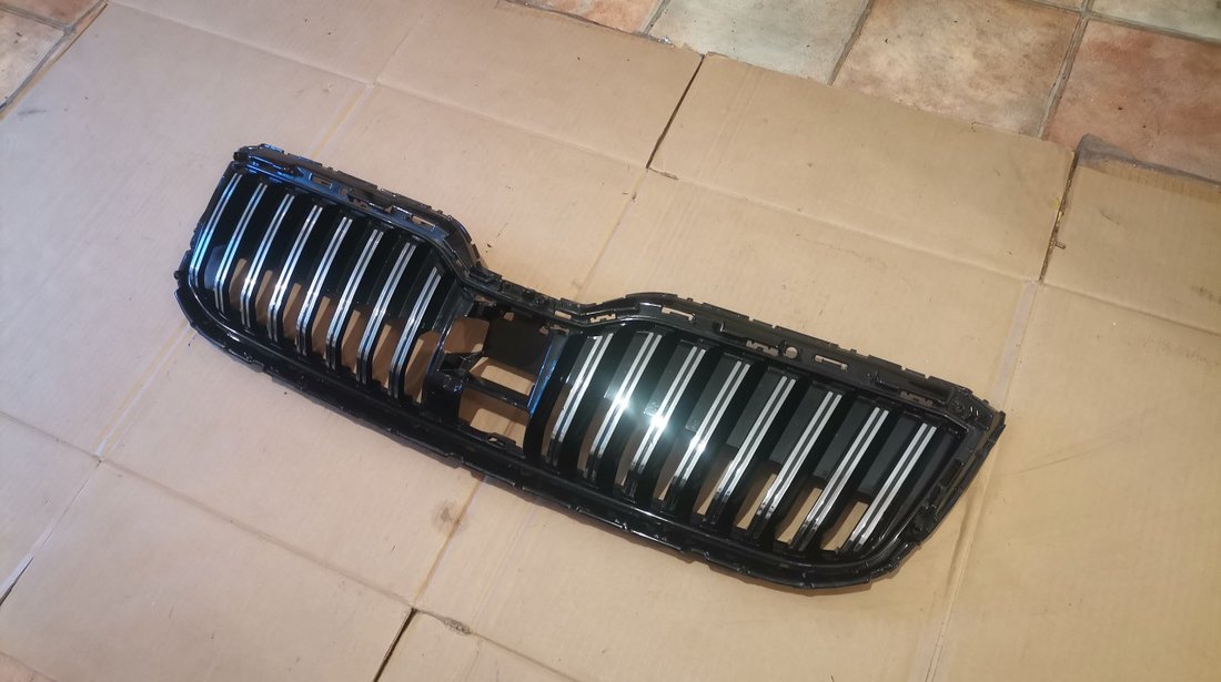 Grila radiator cu distronic Skoda Superb 3 Facelift (2016-2020) cod 3V0853653G, 3V0853653K