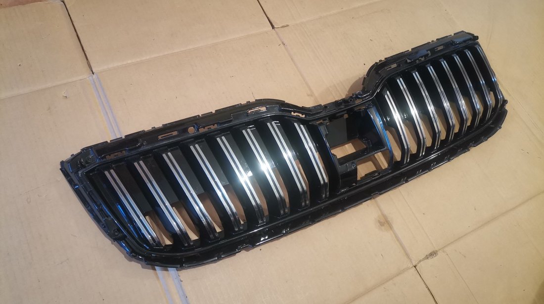 Grila radiator cu distronic Skoda Superb 3 Facelift (2016-2020) cod 3V0853653G, 3V0853653K