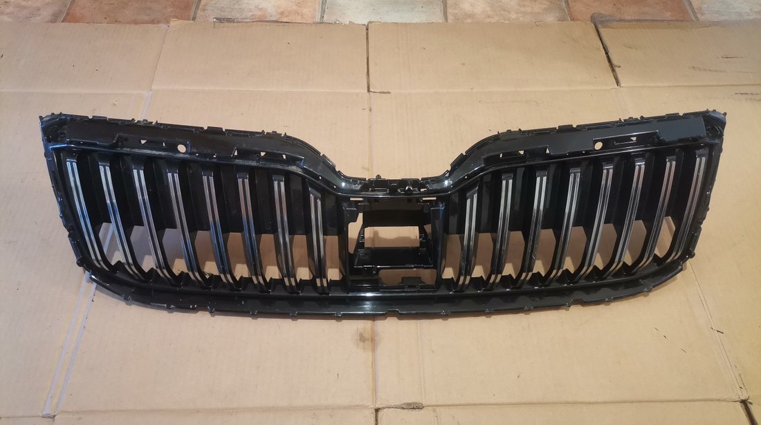 Grila radiator cu distronic Skoda Superb 3 Facelift (2016-2020) cod 3V0853653G, 3V0853653K