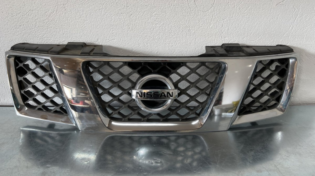 Grila radiator cu emblema Nissan Navara D40 Double Cab 2.5 dCi 4x4 Automatic, 171cp sedan 2009 (cod intern: 79016)