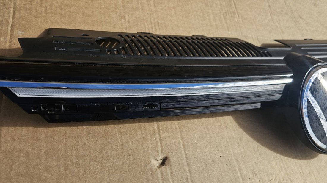 Grila radiator cu emblema NOUA VW Golf 8 GTI / GTD / R-Line 2020 2021 2022 2023