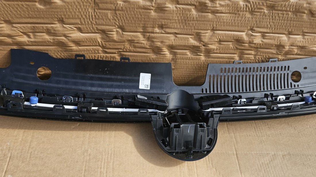 Grila radiator cu emblema NOUA VW Golf 8 GTI / GTD / R-Line 2020 2021 2022 2023